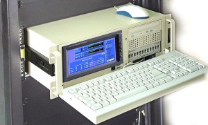 PCR-en rack con teclado y video